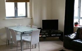 Oxford Apartment-- Free Parking 2 Bedrooms-2Bathrooms-Located In Jericho Oxford Close To Bus And Rail Station